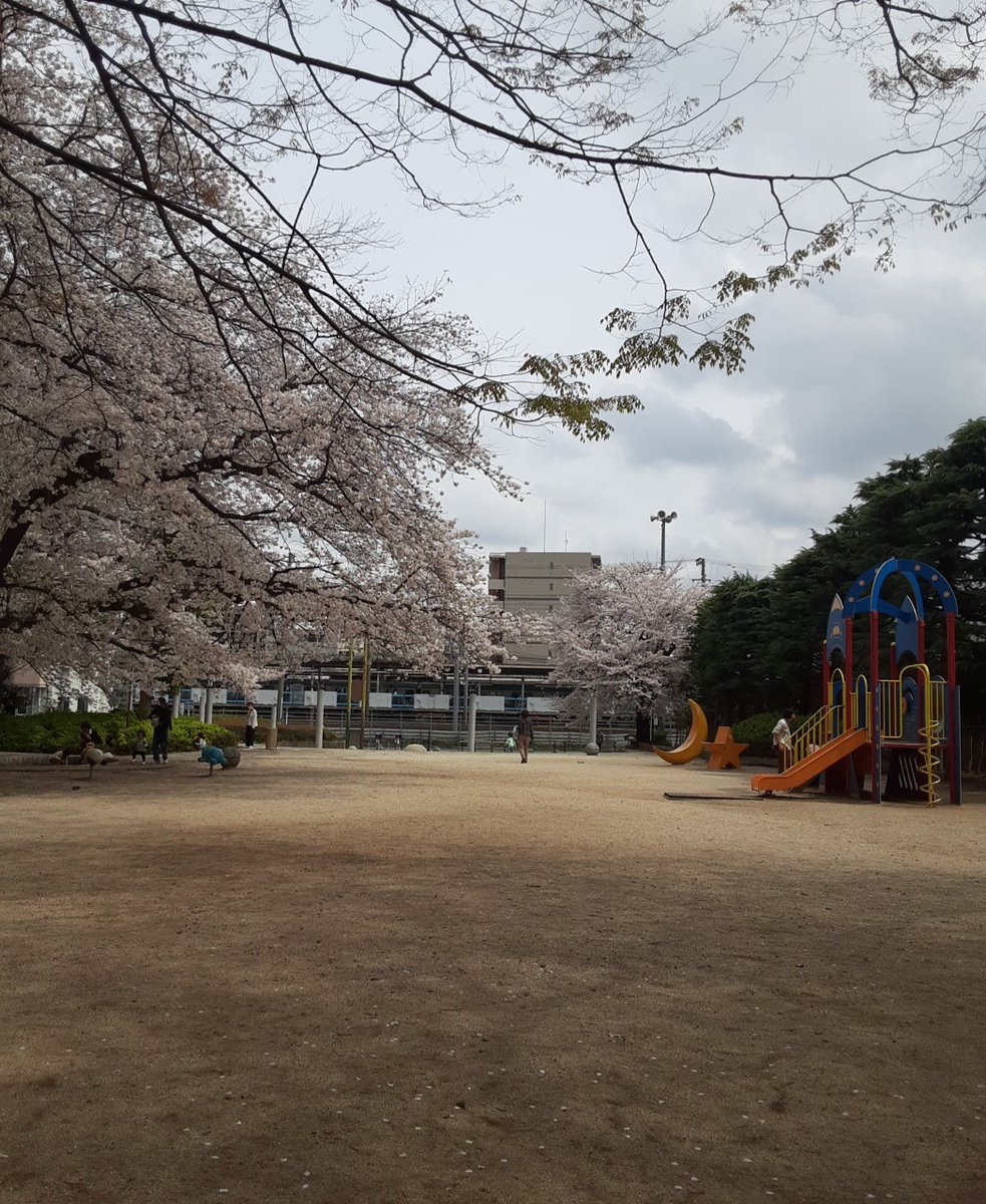 虫が大喜びで鼻の穴に飛び込んでくる　むず痒い
