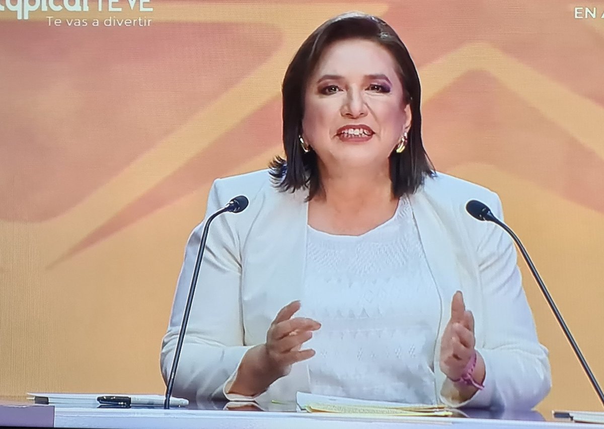 petite_suzette's tweet photo. ¡Venga Xóchitl!! #XochitlGanaElDebate #XochitlPresidente2024 #XochitlPresidenta #DebatePresidencial2024 #DebateX ¡Ganarás este y todos los Debates! https://t.co/CEurtRB18W