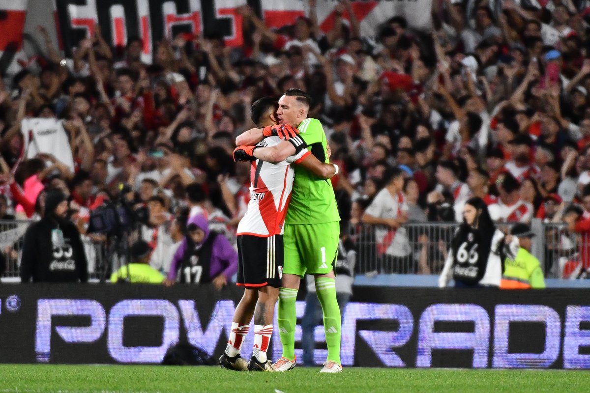 RiverPlate's tweet photo. 🤜🤛 VAMOS NOSOTROS 🤍❤️🤍 https://t.co/eWche0wBvN