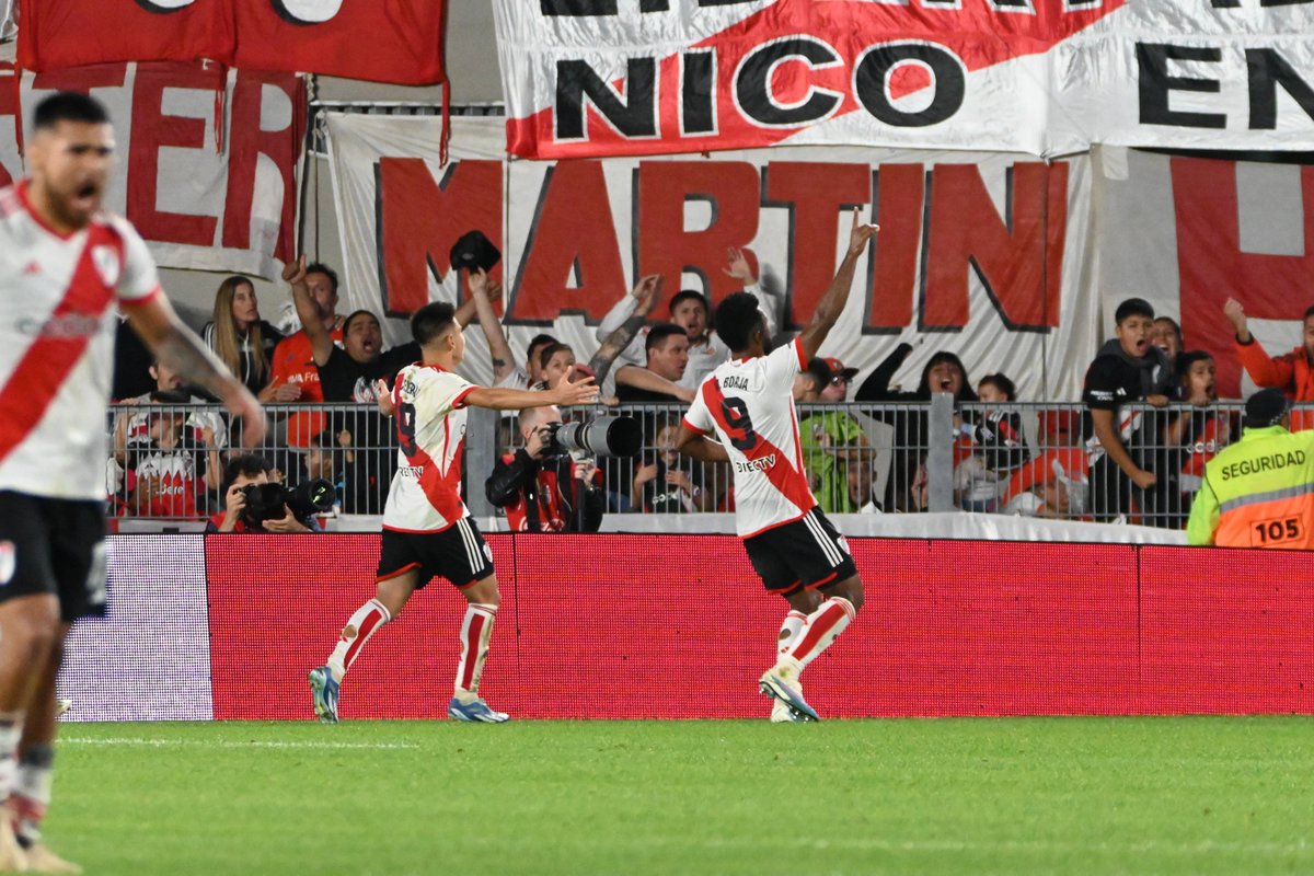 RiverPlate's tweet photo. 🤜🤛 VAMOS NOSOTROS 🤍❤️🤍 https://t.co/eWche0wBvN