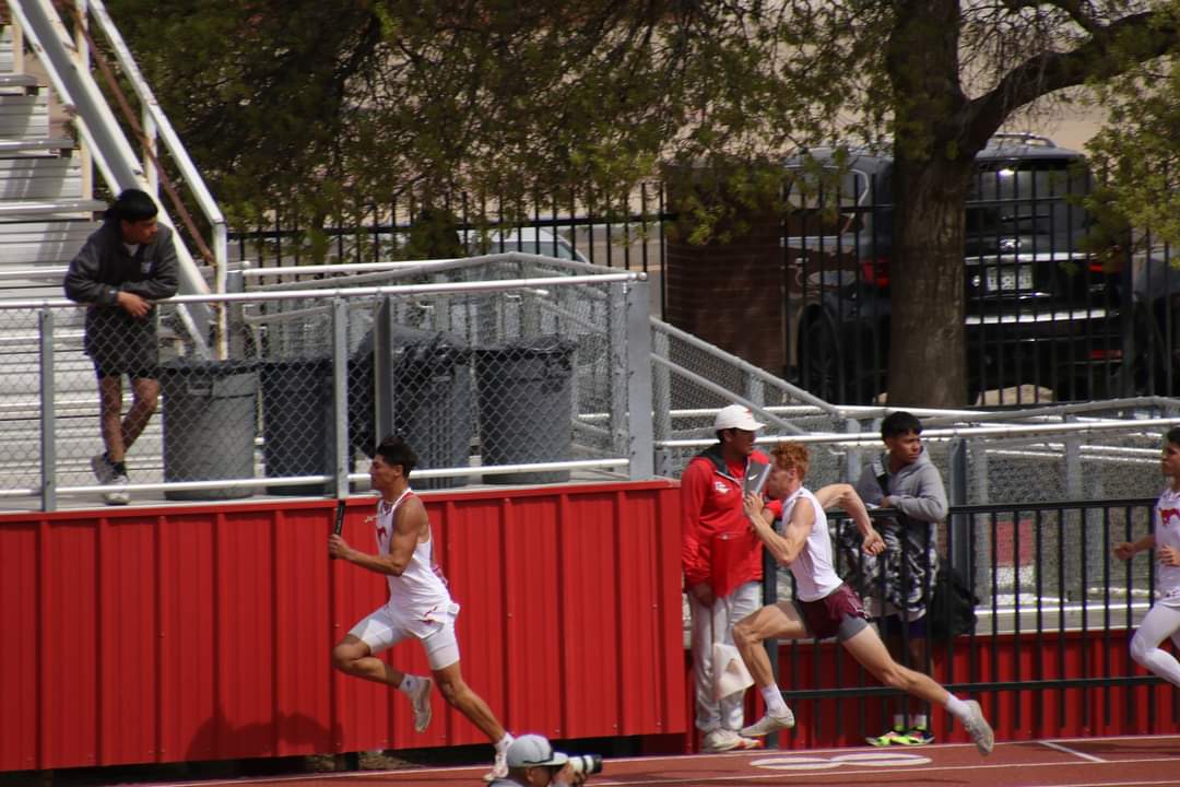 SamColtHill09's tweet photo. Thank you, Randy Coffman, for a great photo sequence of my leg of the 400 relay.. @Mr_Hrdn @ENMU_TrackXC  @ENMUAthletics @ENMUFootball @806hsscmedia @enmu @CoachKelleyLee @NCAADII @LoneStarConf https://t.co/5lRp7Oz5QN