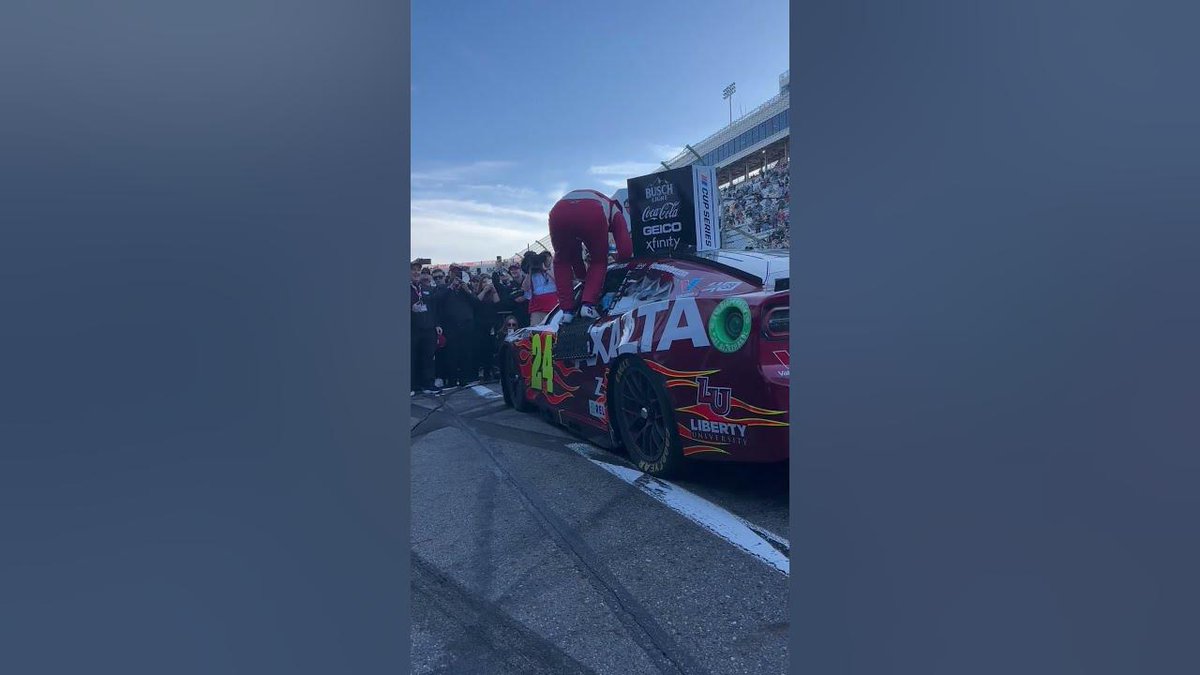 Victory! #nascar #martinsvillespeedway #williambyron dlvr.it/T5CKTc