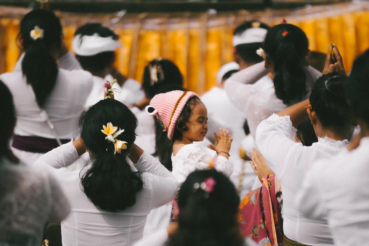 GM guys 🌞

The young girl doesn’t understand yet, but she imitates practices that have been documented for over 1,000 years here in Bali, Indonesia.

#NFTCommunity #nftphotography
