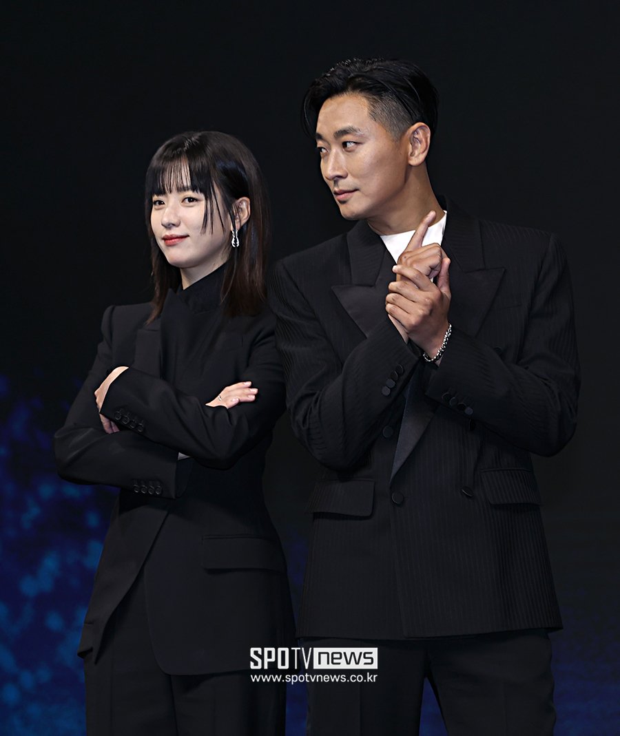 forhanhyojoo's tweet photo. Lead stars #HanHyojoo and #JuJihoon at the Blood Free Presscon today

#한효주 #지배종 #BloodFree https://t.co/0Fh5EKXAls