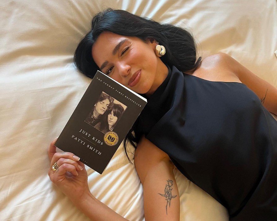 @DUALIPA reading “Just Kids” by @ThePattiSmith 
#BookRecosFromCelebs #readmore #read #bookrecos #book #books #reading #author #NYTimesbestseller #bibliophile  #bookrecommendation #imareader #booktwitter #dualipa #dualipaedit #dualipafans #pattismith #justkids #girlswhoread