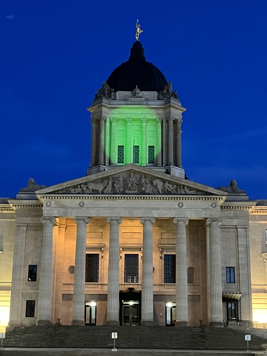 An iconic green Manitoba skyline does a heart good 💚 #GreenShirtDay #LoganBouletEffect signupforlife.ca