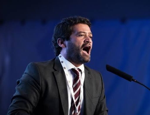 vinicios_betiol's tweet image. ATENÇÃO: agora o líder da extrema direita portuguesa, André Ventura, resolveu atacar o Alexandre de Moraes também. Está cada vez mais descarado que está havendo um movimento da extrema direita global para emparedar o STF e impedir a prisão do Bolsonaro. O chilique do Elon Musk é…