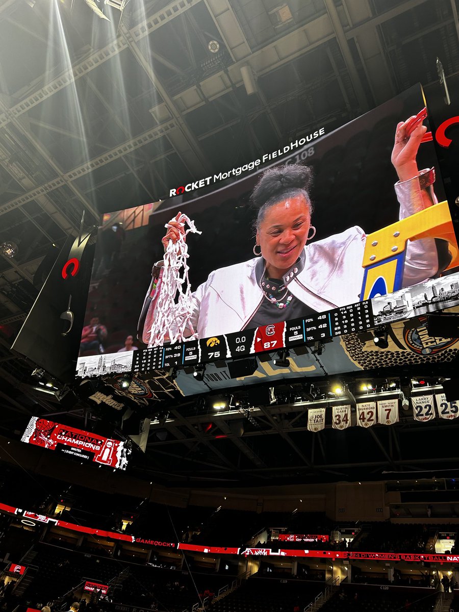 Jennifer Azzi (@jenniferazzi) on Twitter photo 