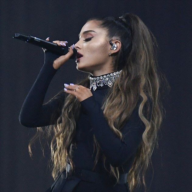 framesbyari's tweet image. 