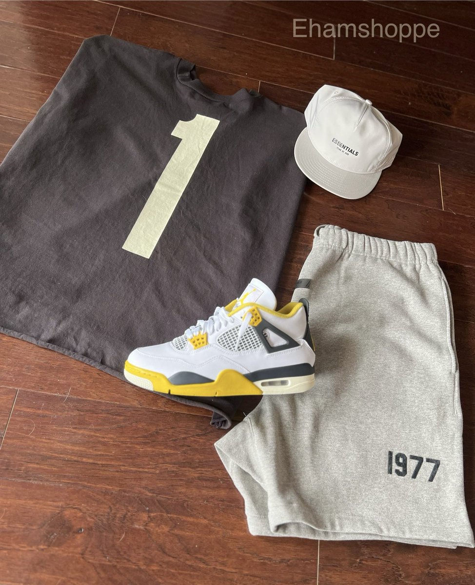 ham4114's tweet photo. A lil summer set or whateva 😏
#jordan #jumpman #essentials #fog #fogessentials #vividsulfur4 #outfit #vultures #yzy #yoursneakersaredope #sneakermatch #sundayset #summerset #melsmatchup https://t.co/e4Lx7mHSXK
