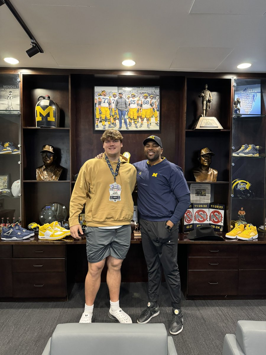 BigOak2026's tweet photo. Had a great day at @UMichFootball ! Thank you @Coach_SMoore @grant_newsome and the rest of the UM staff for making the day awesome! Can’t wait to be back in Ann Arbor! https://t.co/B84XwkRjMy
