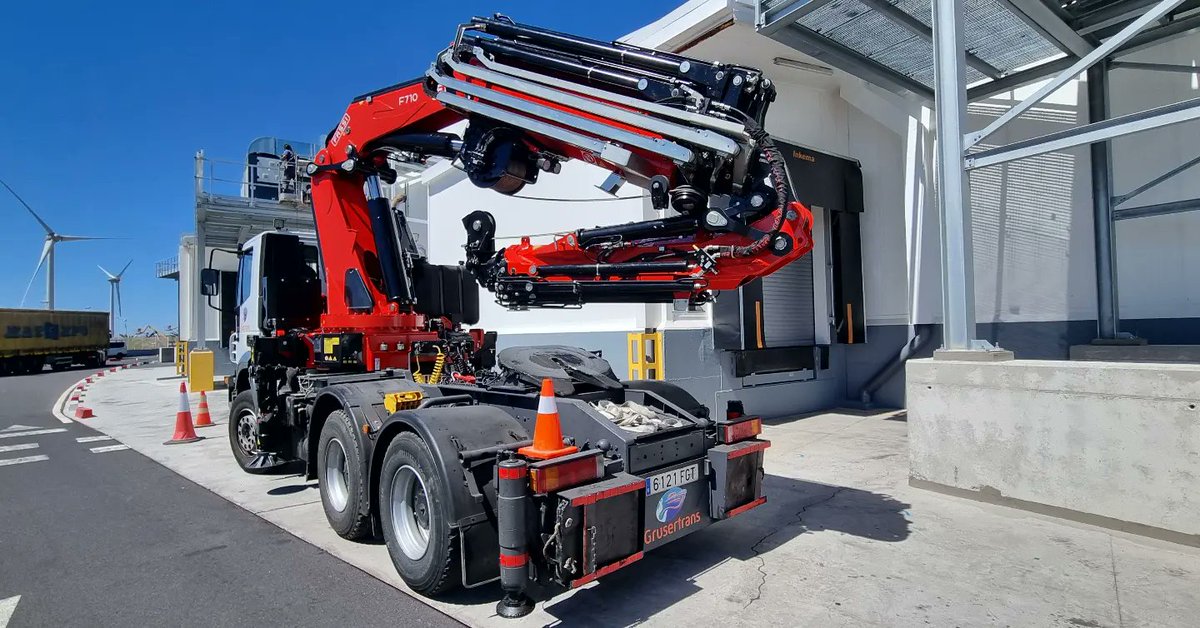 Grusertrans's tweet photo. Incorporamos nueva grúa, la #FASSI710RAxhyDynamic dando así en paso más por mejorar en seguridad y prestaciones, consiguiendo estar en puestos de cabeza en el sector del #Transporte con #grúas de alto rendimiento.
#transportescongrúa #jib #transportesnauticos #barcos #maquinaria https://t.co/nh8rKtjk08
