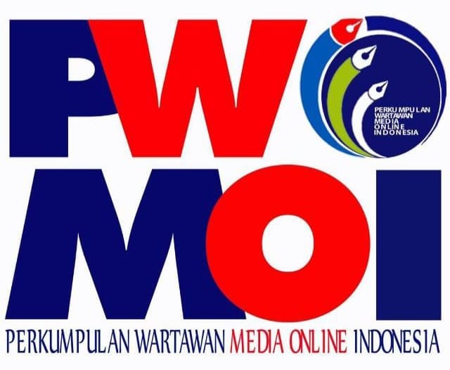 HMJUSUFRIZAL's tweet photo. Virus korupsi sudah mulai menjangkiti para wartawan dan Organisasi kewartawanan  PWI (Persatuan Wartawan Indonesia) yang diharapkan menjadi benteng demokrasi dan pemberantasan KKN (Korupsi, Kolusi dan Nepotisme). 

Entah bagaimana caranya Meneg BUMN mengucurkan dana hibah untuk pelaksanaan UKW (Uji Kompetensi Wartawan) melalui PWI dengan nilai yang cukup besar Rp.6 Milyar. Itu untuk pelaksanaan di 30 Propinsi hingga bulan Juni 2024. Sekarang baru berjalan di 10 Propinsi.

Namun dana hibah dari Rp.6 Milyar diduga sebesar Rp.2,9 milyar dikorup oknum-oknum pengurus PWI Pusat. Bau busuk kelakuan oknum PWI Pusat yang menyalahgunakan kewenangan menyunat uang pelaksanaan UKW untuk wartawan itu, terbngkar.

Adalah Ketua Dewan Kehormatan PWI Pusat, Sasongko Tedjo buka suara tentang dana hibah yang disunat atau dikorupsi dengan alasan ada kickback dana untuk oknum tertentu selaku perantara di Kementerian BUMN (Badan Usaha Milik Negara) guna mengucurkan dana hibah tersebut.

Kasus ini pun menjadi viral, karena hak wartawan untuk pelaksanaan UKW yang dikorup. Selain itu semestinya wartawan dan Organisasi PWI Pusat memberi contoh yang baik. Bukan wartawan latah ikut-ikutan KKN yang semestinya dikritisi. Wartawan kini terjangkit virus korupsi.

PWMOI (Perkumpulan Wartawan Media Online Indonesia) pun bersuara. Minta kasus dana hibah dibongkar habis. Diaudit, mulai dari mana pos bantuan hibah diberikan Meneg BUMN, bagaimana proses memperoleh dan pencairannya. Karena menyangkut dana dari negara harus transparan. Jika dikorup, PWMOI dorong proses hukum, bukan sekedar sanksi administrasi

@tempodotco @temponewsroom @korantempo @KemenBUMN @ForHumBUMN @ListyoSigitP @ST_Burhanuddin @KPK_RI @kompascom @KompasTV @hariankompas @LIRANEWSCOM1 @detikcom @VIVAcoid @gm_gm @dewanpers @RRI @antaranews @Antara_LKBN @TjahjantoHadi @kemkominfo