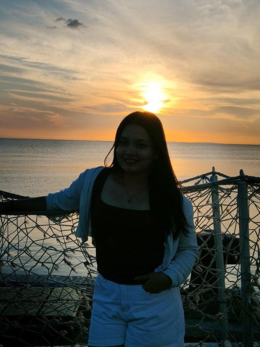sioppam's tweet photo. chasing sunset, finding peace https://t.co/y9M9UcOrm6