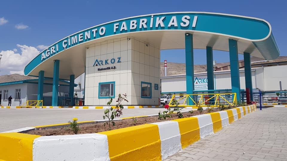 dr_cengizcelik's tweet photo. Arkoz Ağrı Çimento Fabrikası, 2024 Sezonu Üretimi için Döner Fırın Ateşlemesini gerçekleştirdik.
Ekmeği geçen tüm emekçi çalışma arkadaşlarımızın ellerine sağlık.
#doğubayazıt #arkoz #agricimentofabrikasi https://t.co/KcQVRb56Dx