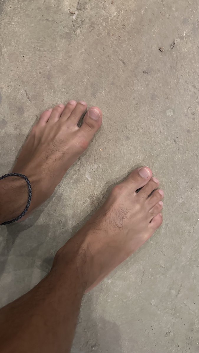 VkingFeet's tweet photo. Barefoot https://t.co/uJ6ZuFB5vR