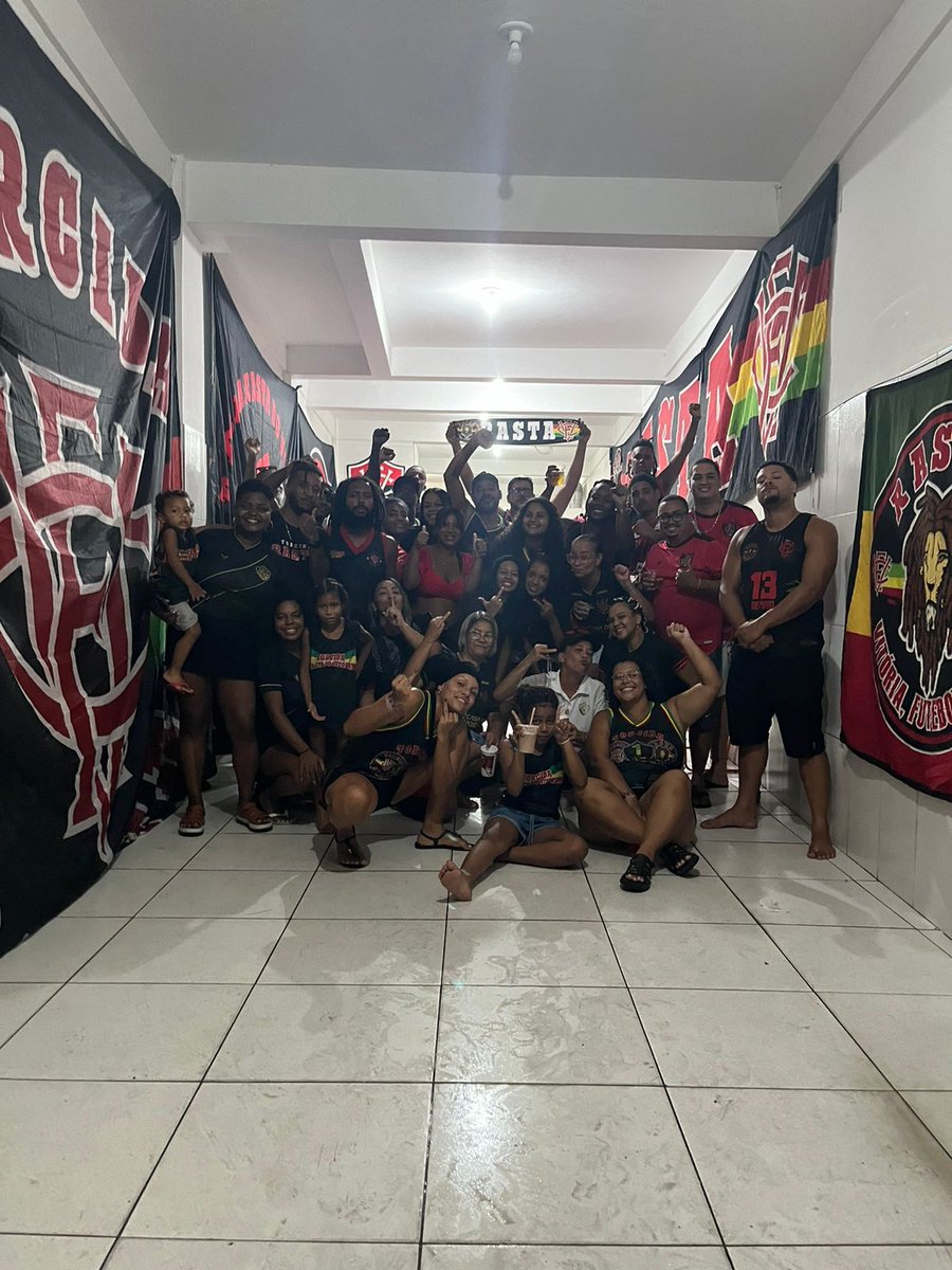 rastadocolossal's tweet photo. Rastas Campeões! 🏆🦁 🔴 ⚫️

VITÓRIA, FUTEBOL E PAZ 🇬🇳 

#torcidarasta #ecvitória #campeonatobaiano2024 #torcidaorganizada #rubronegro #vermelhoepreto #rastadovitoria #pegaleão #Salvador #bavidapaz #rastafari #paz https://t.co/T3FZfan45F