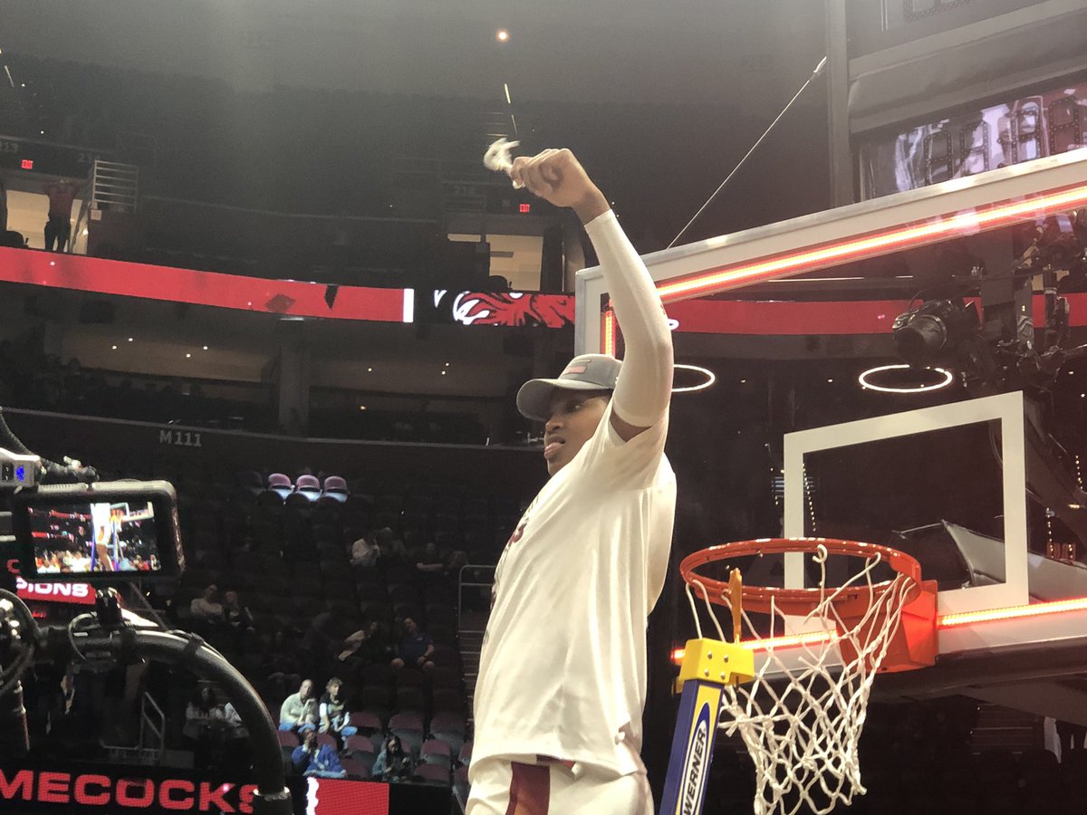 1075thegame's tweet photo. Net cutting scenes from Cleveland! #Gamecocks 

Sponsored by Modern Exterminating, your local owned and operated termite, pest and mosquito experts.  We Know What Bugs You! https://t.co/rnr7esiU7z