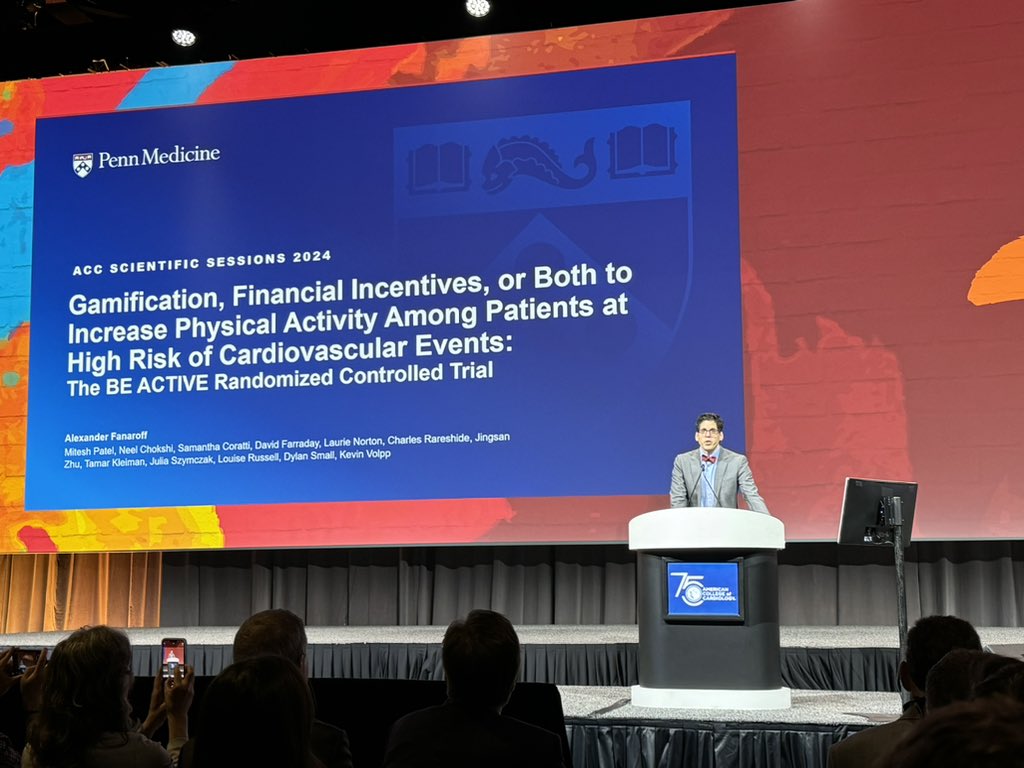 Superstar physician scientist @ACFanaroff shows us how to best get our patients moving with his late breaking presentation of the BE ACTIVE RCT! Now published in Circulation: ahajournals.org/doi/abs/10.116…