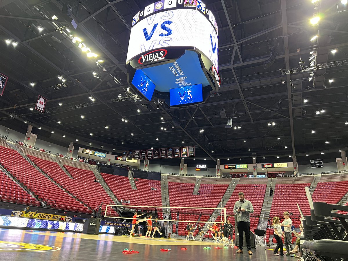 Back at the office. There’s still time to catch this 4pm game with @sandiegomojo vs the @ColumbusFury @ViejasArena. @EVT_News #cedjayphotography