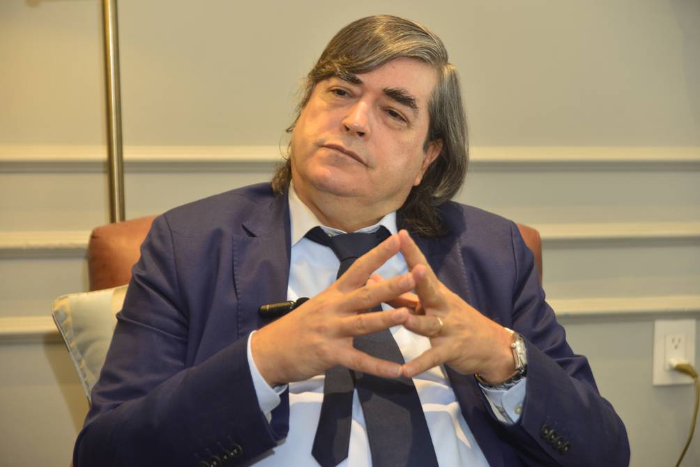 ElDatoEcua's tweet photo. #Urgente “¡NOBOA ELIGIÓ SERVIR A LOS MÁS NOBLES INTERESES DE LA JUSTICIA DE SU PAÍS!”

 “Aplaudo al joven presidente ecuatoriano, porque un ladrón de corbata fue detenido y no logró burlar a los ecuatorianos (...) Noboa no eligió las formas, los honores, escogió servir a los más nobles intereses de la justicia de su país”, manifestó el periodista
Jaime Bayly. @BaylyOficial

#EcuadorVotaInformado #ladata