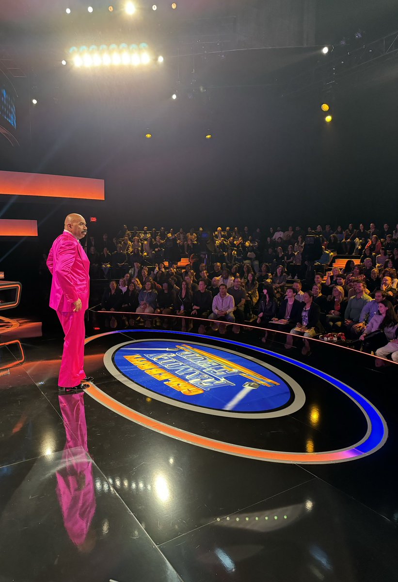 I never would have guessed that I would make it onto Celebrity Family Feud but it happened! What a thrill to be able to compete against EARTH WIND AND FIRE standing alongside my country/americana music family & friends @warandtreaty @breland @TheValerieJune and @RissiPalmer ! 🔥