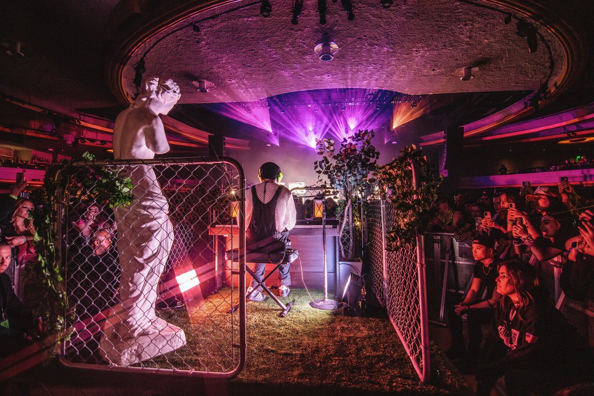 📸 A couple quick ones from last night <a href="/waterparks/">WATERPARKS</a> <a href="/awsten/">AWSTEN KNIGHT</a> 04.06.24 shot for <a href="/thepalladium/">Hollywood Palladium</a> <a href="/LiveNation_LA/">Live Nation L.A.</a>