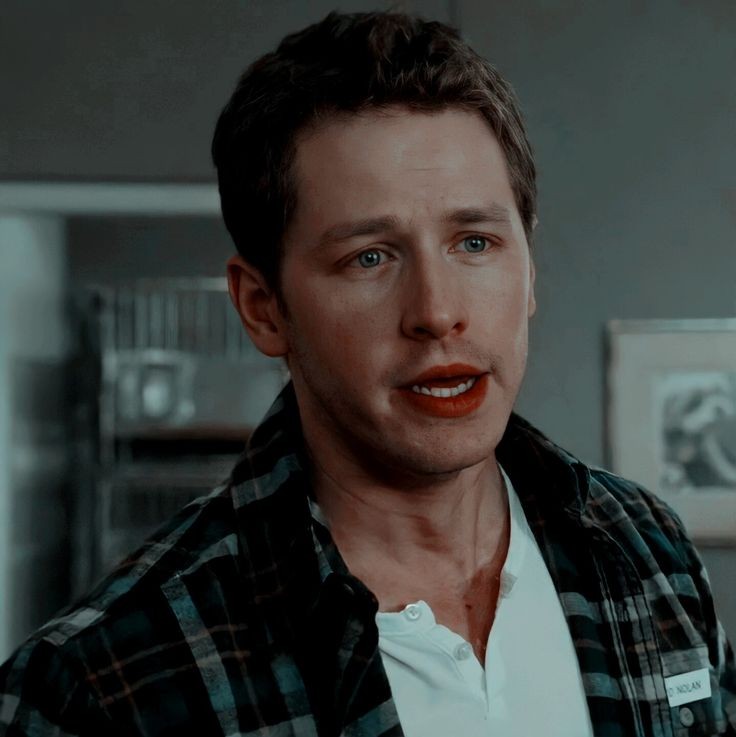 STORYBRO0KERP's tweet photo. ㅤㅤㅤ
ㅤ           𝙴𝙽 𝙱𝚄𝚂𝙲𝙰 𝚈 𝙲𝙰𝙿𝚃𝚄𝚁𝙰.
        ──────────────────

              𝒟avid Nolan  𝟸𝟾 años. 
              principe encantador. 
              sheriff en Storybrooke. ㅤㅤㅤ
ㅤ          𝒻𝒸𝒔𝒖𝒈𝒆𝒓𝒊𝒅𝒐: Joshua Dallas. https://t.co/PrFI9jKzDI