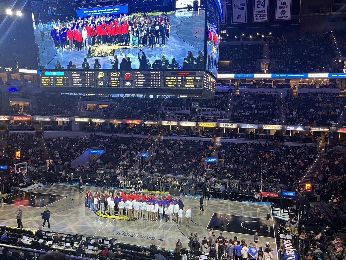 At tonight’s Pacers game, @IHSAA1 Girls & Boys 🏀 State Champions were recognized!! Thank you @Pacers & @IndianaFever for your continued support of high school sports! #BeAChampionOfHighSchoolSports #ThisIsYourIHSAA #FaceOfSportsmanship #EducationBasedAthletics
