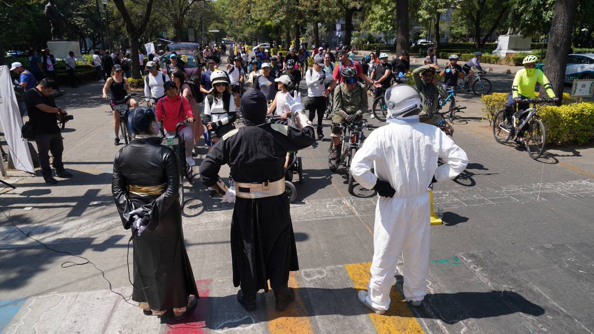 Hoy las y los #CiclistasDelFuturo, así como vecinas, vecinos y visitantes, se sumaron a hacer suyo el espacio público en el paseo #MuéveteMH🚲, a la par de sembrar la semilla de la educación ambiental en la edición especial de #ReverdeceMH🌱. ¡Gracias por sumarse a tener una…