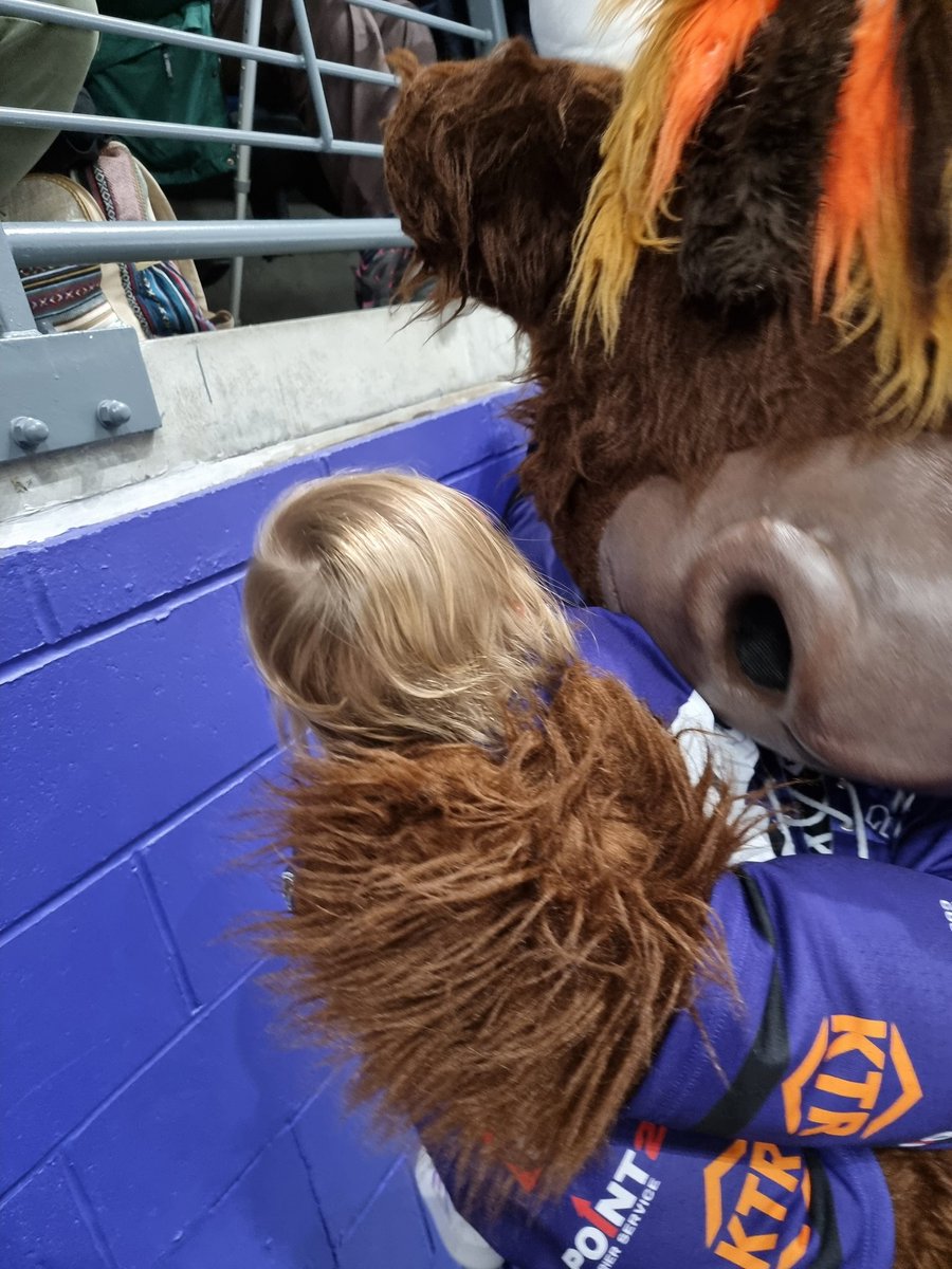 Sam_Currie's tweet image. My favourite moment this season 💜🏒🐮 Just a girl and her Coo 💜

Thank you @Clangus00 

@GCHaggis @ClanIHC