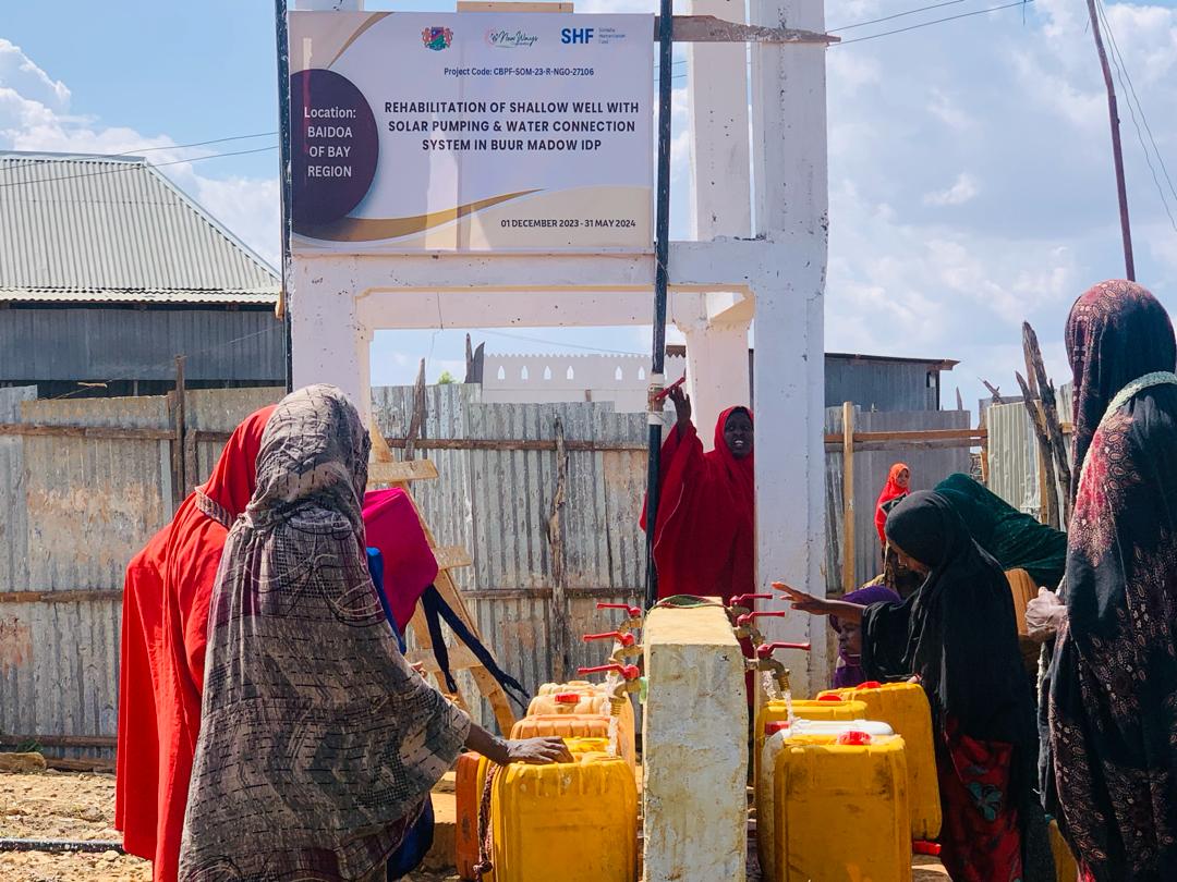 Due consecutive droughts, IDPs in Baidoa faced challenges in accessing clean water. In response, NWO has rehabilitated 3 shallow wells, installing solar pumping systems, elevated tanks & water kiosks to meet the needs of the IDPs. We express our sincere gratitude to @shf_somalia