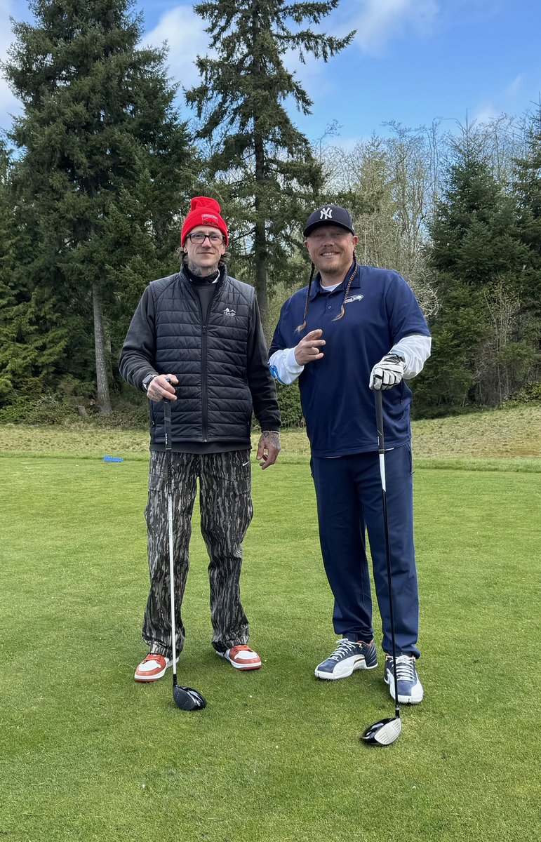 My first round of the season and got to swing it at @WhiteHorseGolf with my G @VanderboeghAj ⛳️🏌🏻🏆

And can we talk about the shoe selection 🤩 you know we stay with @EastsideGolf 💯🔥

#yoursneakersaredope #golfshoes #EastsideGolf #jordangolf @Jumpman23 @Nike #golf #friends…