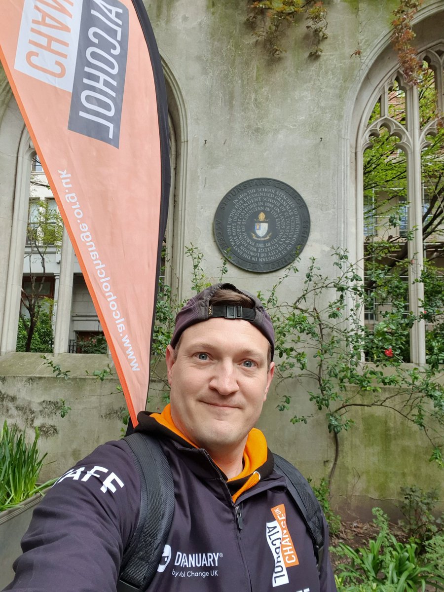 RobinPlowman's tweet photo. Before cheering our awesome @AlcoholChangeUK team at @LLHalf today at Mile 9/Monument I decided to pop over to St Dunstans for the City Selfie Challenge. It's a beautifally picturesque place! 🤳🏻

#LondonLandmarksSelfie #CityofLondonLandmarksSelfie #CoLLHMSelfie #alcoholchangeuk https://t.co/2WVWPFoUhk