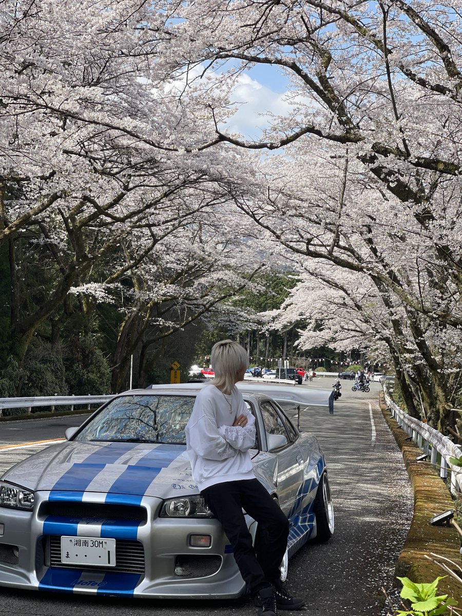 おはようございます☀ 昨日は桜を撮りに行ったつもりではなかったのですが箱根行ったらめちゃくちゃ綺麗に桜咲いてました🌸 そして人もめちゃくちゃいました😂 僕の一眼はもうiPhoneに勝てないので使ってないです🙄 今日は少しお腹痛いです。