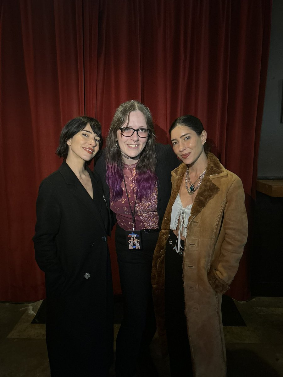 SickW13hSadness's tweet photo. 20+ YRS IN THE MAKING!😭 I can’t believe I TOOK THE 2nd PHOTO. NO ZOOM. (Best part is the jaw drop in the background 😭) @TheVeronicas TYSM, Jess and Lisa, for this EPIC show/M&G! I will for sure be VIP the next #Portland show too! #GothicSummer #GothicSummerTour #AladdinTheater https://t.co/fkbk5VDbeG