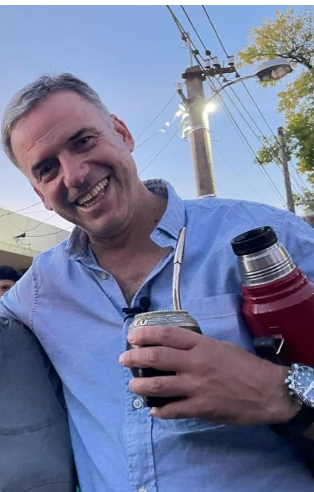 Sonrisa sincera, de humildad y honestidad, lider indiscutido de la 939. Viernes 12 de Abril lanzamiento 939 rumbo a las internas de junio en Ciudad de la Costa en City Park. Préstanos el voto y te devolveremos 5 años de verdad de felicidad y bienestar
