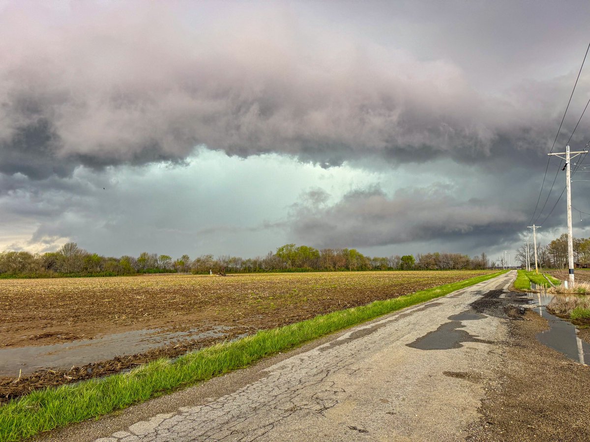 Chasing this nice structured #supercell which was #tornado warned to the north of Salem, Illinois. #ilwx #SevereWeather 💪