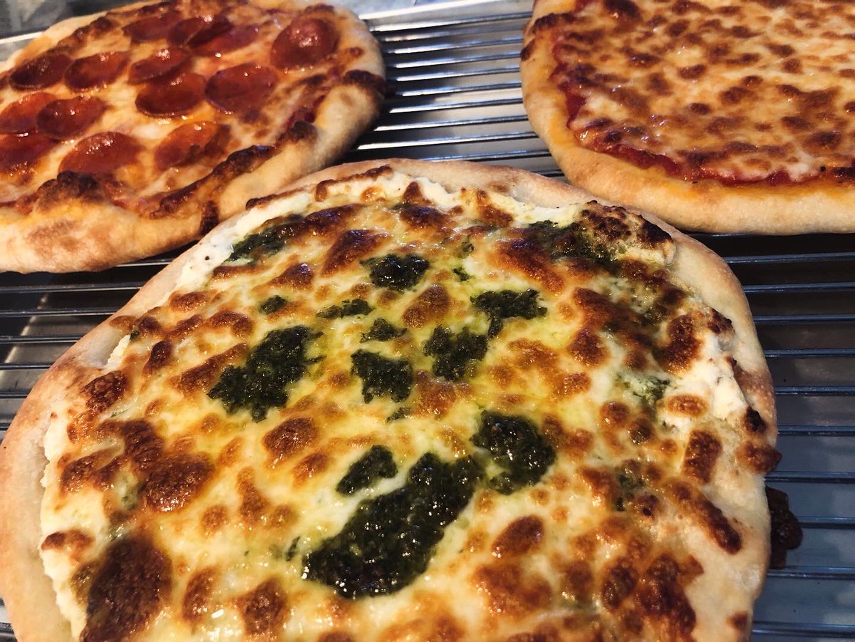 Thanks to my wonderful neighbor, Kristen, for giving me some sourdough starter! Was able to make these delicious sourdough pizzas 🍕 three ways! Yummy 😋 

#pizza #sourdoughpizza #pizzafordinner #homemadepizza #homemadepizzadough