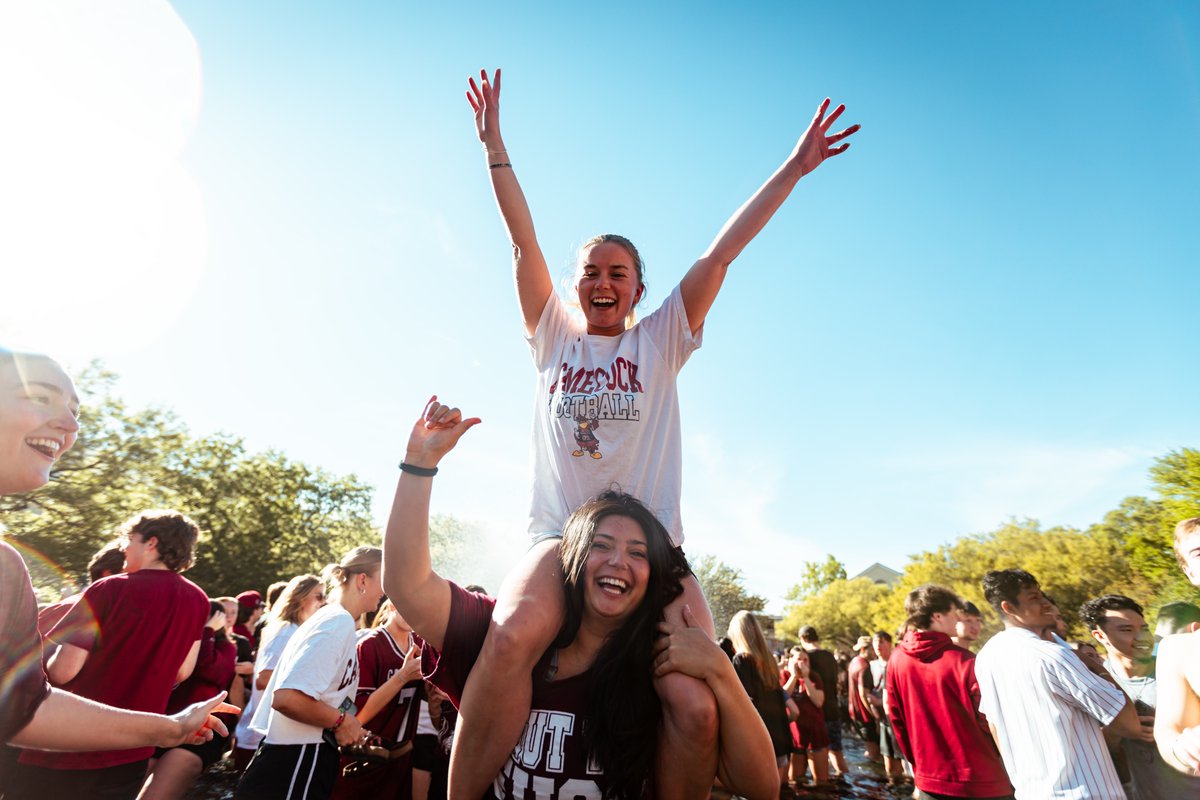 GamecocksOnline's tweet photo. Twas a great day for a swim. 

#Gamecocks I #ForeverToThee https://t.co/WbuPqna4tW