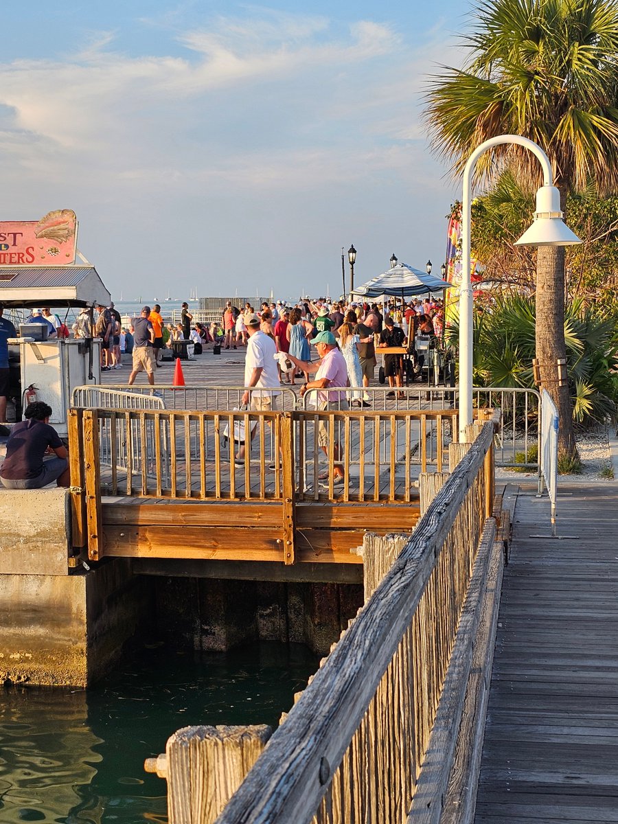 Heading over to Mallory Square in Key West to catch the sunset performance! 🌅 Who's your favorite performer at this iconic spot? Share your top picks and get ready for a mesmerizing evening of music, art, and sunset vibes! 🎶🎨 #MallorySquare #KeyWestSunset #LiveMusic…