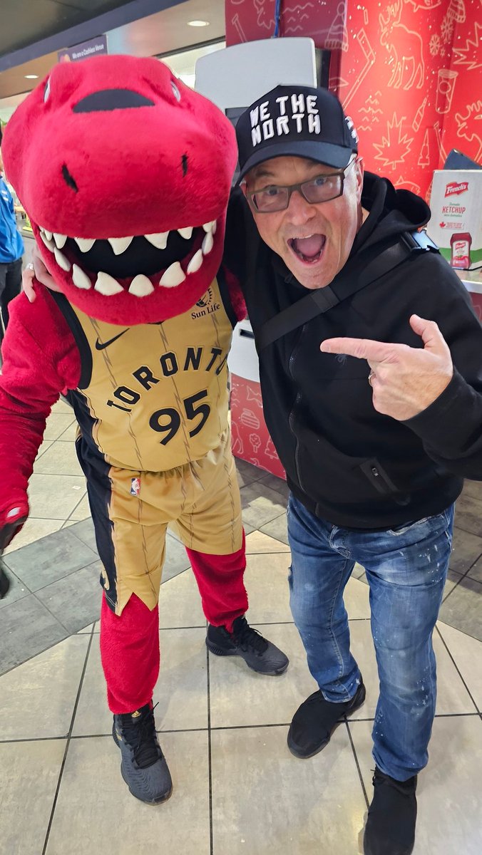 One guess where I am #Toronto @Raptors ? Where's @drake? The kid that used to listen to me on the radio ! @TarzanDan @iHeartRadioCA