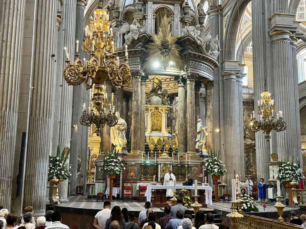 Me dio mucho gusto participar con la comunidad de Puebla en la misa en su magnífica catedral, la cual refleja una parte de la gran historia y tradiciones de esta ciudad. La #LibertadReligiosa es uno de los valores compartidos que unen a nuestras naciones.