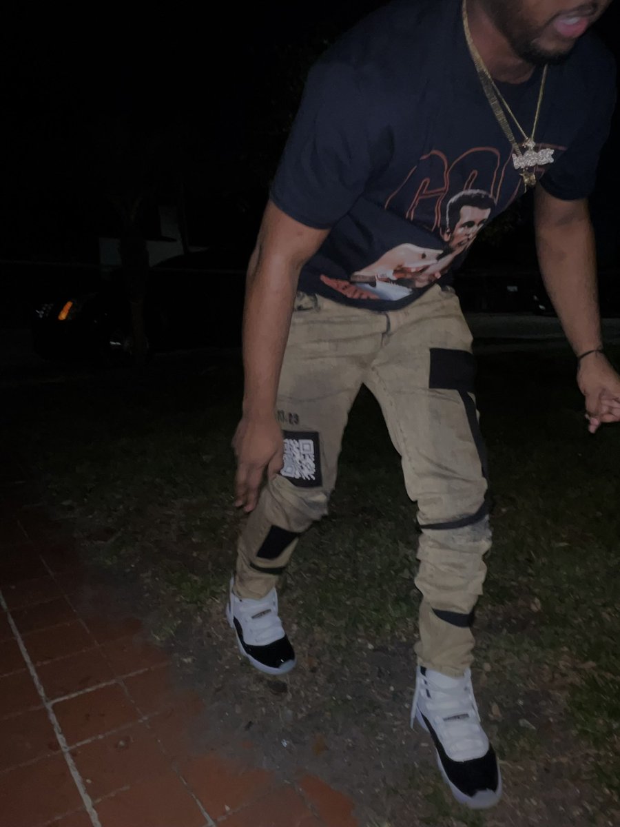 FlyGuyLester's tweet image. Trap ain't dead  these niggas scary