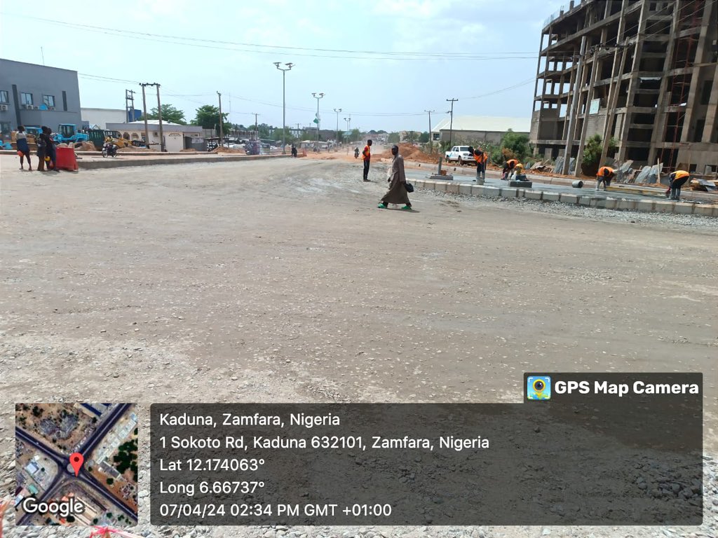 Update: Final stone base course levelling is in progress for the Junction Improvement at the Police roundabout in Gusau, Zamfara State. #ZamfaraUrbanRenewal