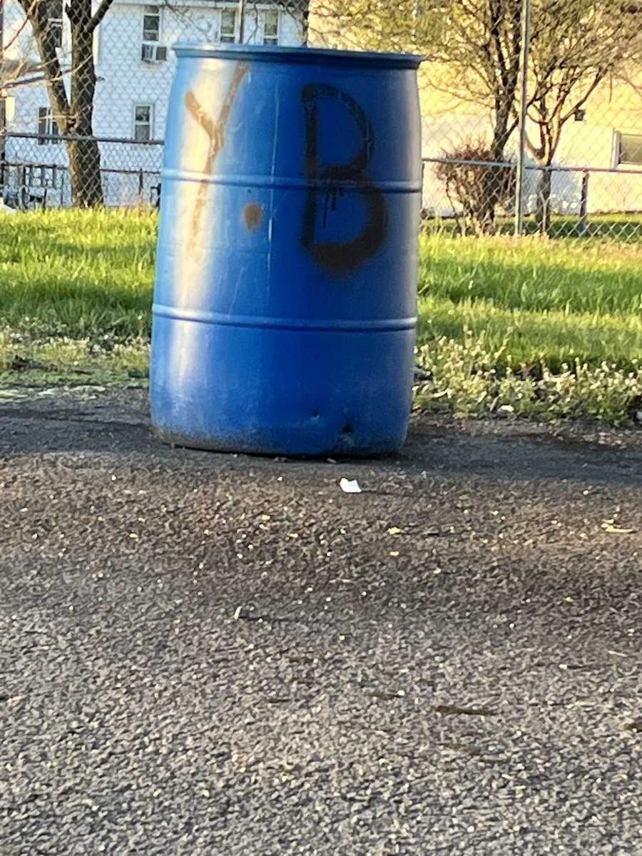 Spotted a wild grafited yunblud can at a park in the USA in the wild 🤣.