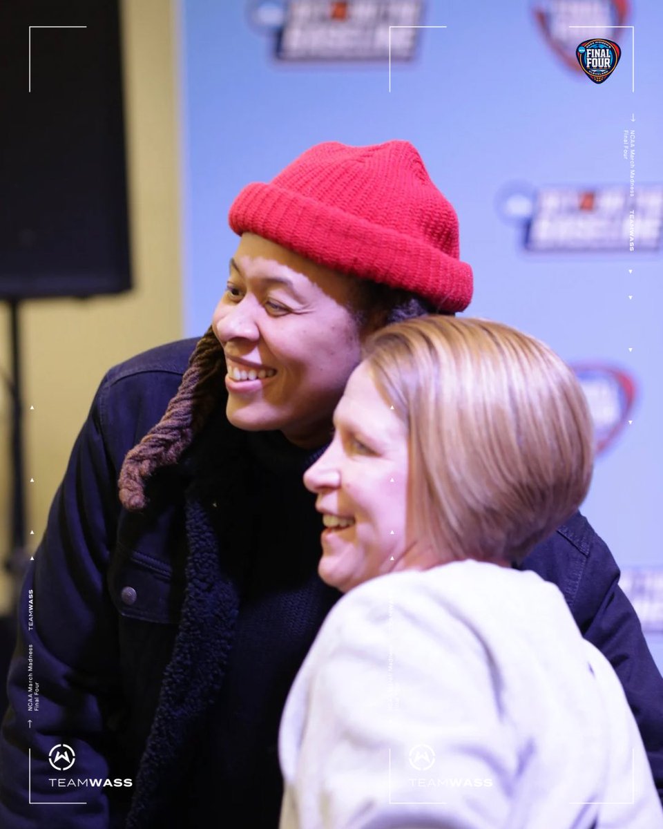 Just two @uconnwbb / @minnesotalynx / @wbhof LEGENDS sharing the love at #WFinalFour 🫶 #TeamWass | @seimoneaugustus | @MooreMaya