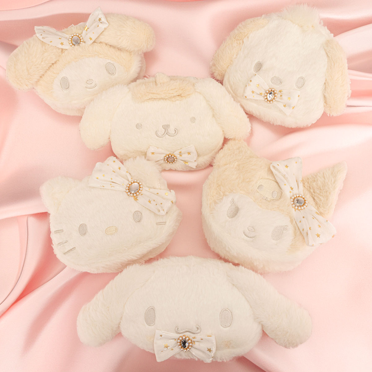 Stay stylish and organized with the Sanrio Gold Star Plush Zipper Pouch! ⭐ This plush pouch features a rhinestone bow with a starry gold print and sparkly cream plush fabric, available now on japanla.com✨