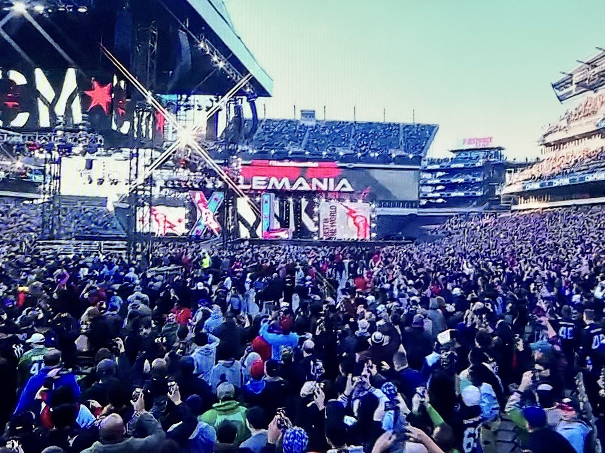 Time for #WrestleMania night 2 😍 #RomanReigns #TheRock vs #SethRollins #CodyRhodes