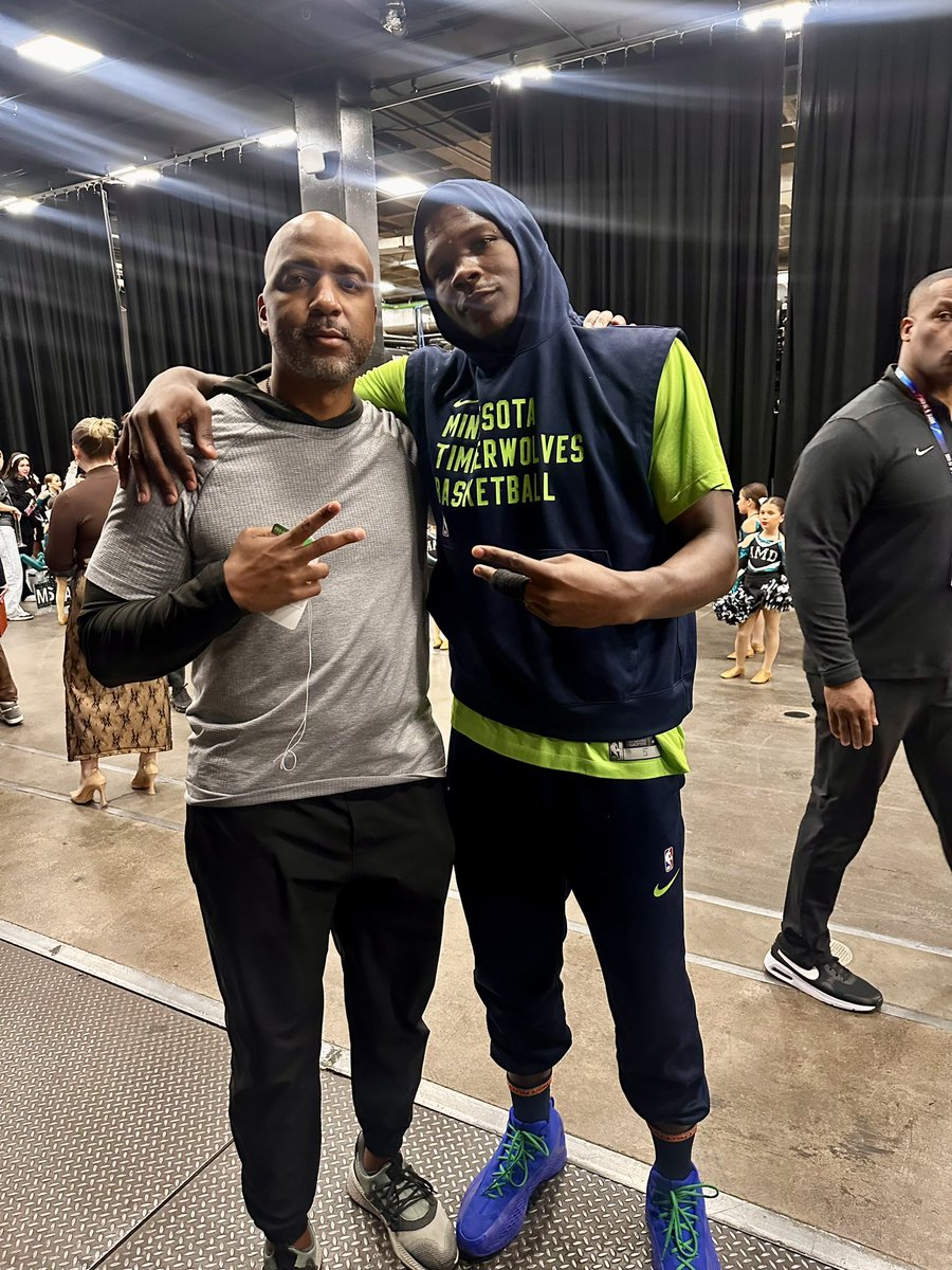 Phoenix Was Fun! Was Fortunate To Be Able To Give Back To The Game. @BCAWORLDWIDE Coaches Clinic, @NABC1927 Coaches Clinic. 

 Was Also Able To Watch My Brudda @theantedwards_ Do Work vs. The Suns. So Proud Of The Man He’s Becoming. Keep Going Young Fella. 

#ToGodBeTheGlory